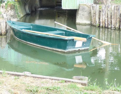 Location De Barques Et Canoes De Peche Le Passage De La Venise Verte Le Passage Location De Bateaux Sans Permis Dans Le Marais Poitevin